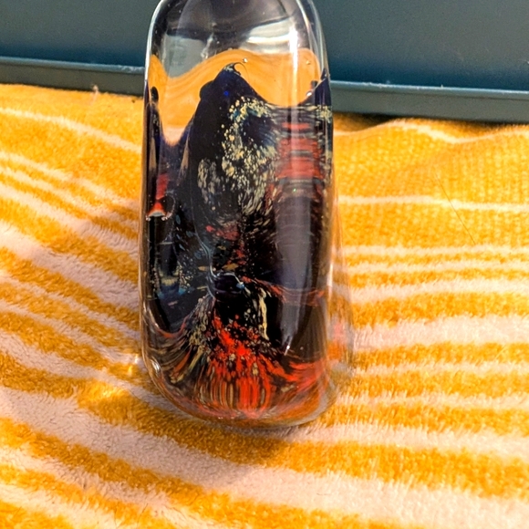 Art glass fish swimming paperweight decor - Picture 2 of 4